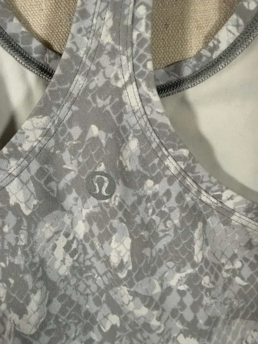 Lululemon Cool Racerback Short Tank Nulu in Hideaway Camo White Starlight - Picture 3 of 3